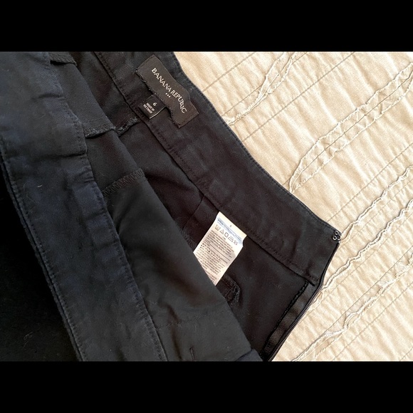 Banana Republic Women’s Dressy Woven Shorts - Picture 3 of 4